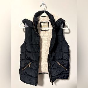 Ci Sono Black Puffer Vest with Gold Zippers and Cream Fleece Lined